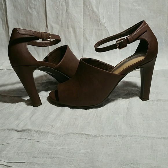 Heels - Picture 2 of 3